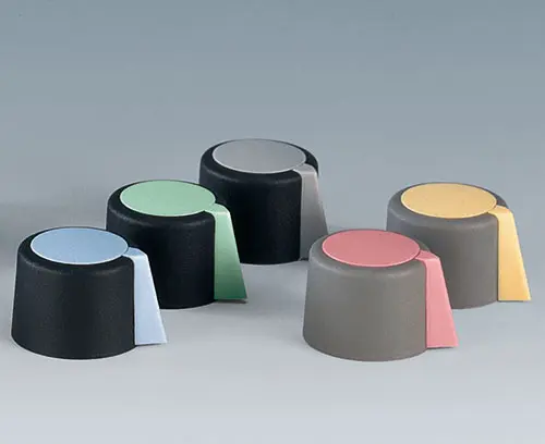 COM-KNOBS mit Peak, mehrfarbig