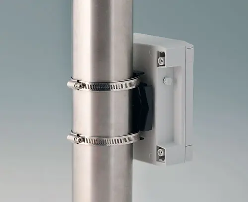 Soporte de montaje para postes y mástiles