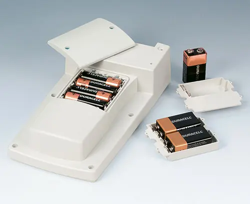 Compartimento para 4 pilas AA, 1 x 9 V o 2 x 9 V