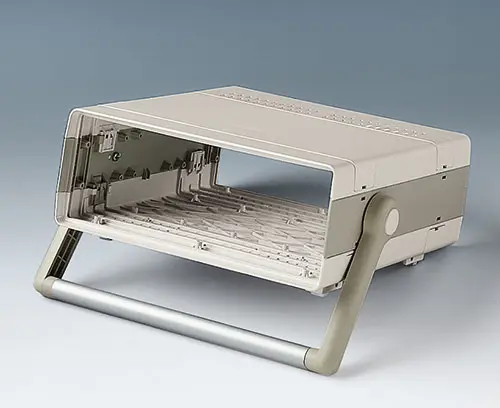 Parte frontal do gabinete com inclinação ergonômica