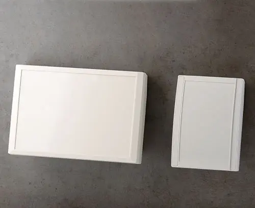 Gabinetes de parede com inclinação ergonômica