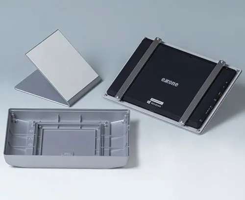 Fixação de um tablet na parte superior do gabinete