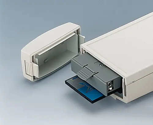 DATEC-CONTROL 大屏盒 M 和 L 带 PCMCIA 卡及电池盒